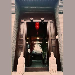 Kelly'S Courtyard Hotel